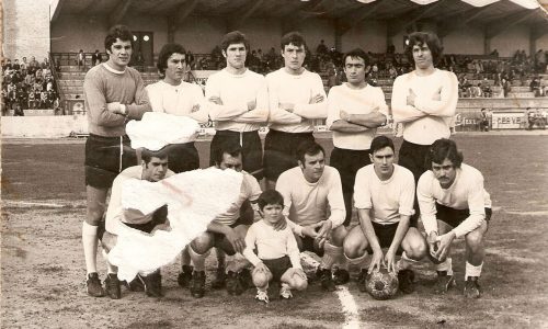 Alineación de pie: Pérez, Nato, Antonio Salvatierra, Ángel Salvatierra, Solica, Bustamante. Agachados: Cordón, Santos, Ormaza, Galindo, Chicho. Año 1973.